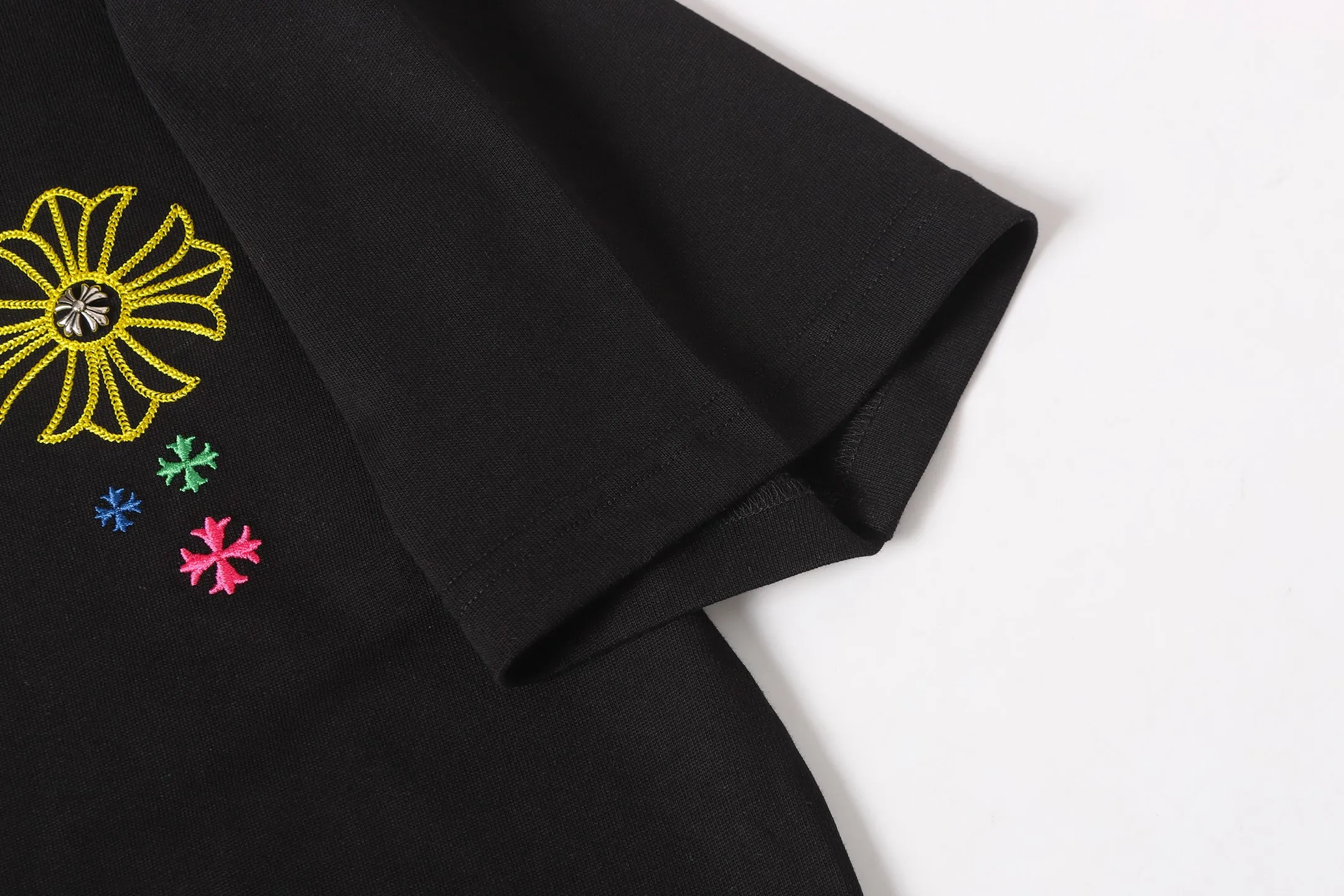 【 Quality】 ：8960# ：Black White Size：S XXL 𝗖𝗵𝗿𝗼𝗺𝗲 𝗛𝗲𝗮𝗿𝘁𝘀 26ss logo Quality T Classic 2026ss Quality Versatile Quality